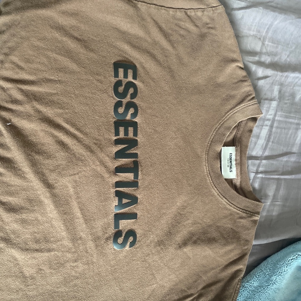 Essentials tee size m
